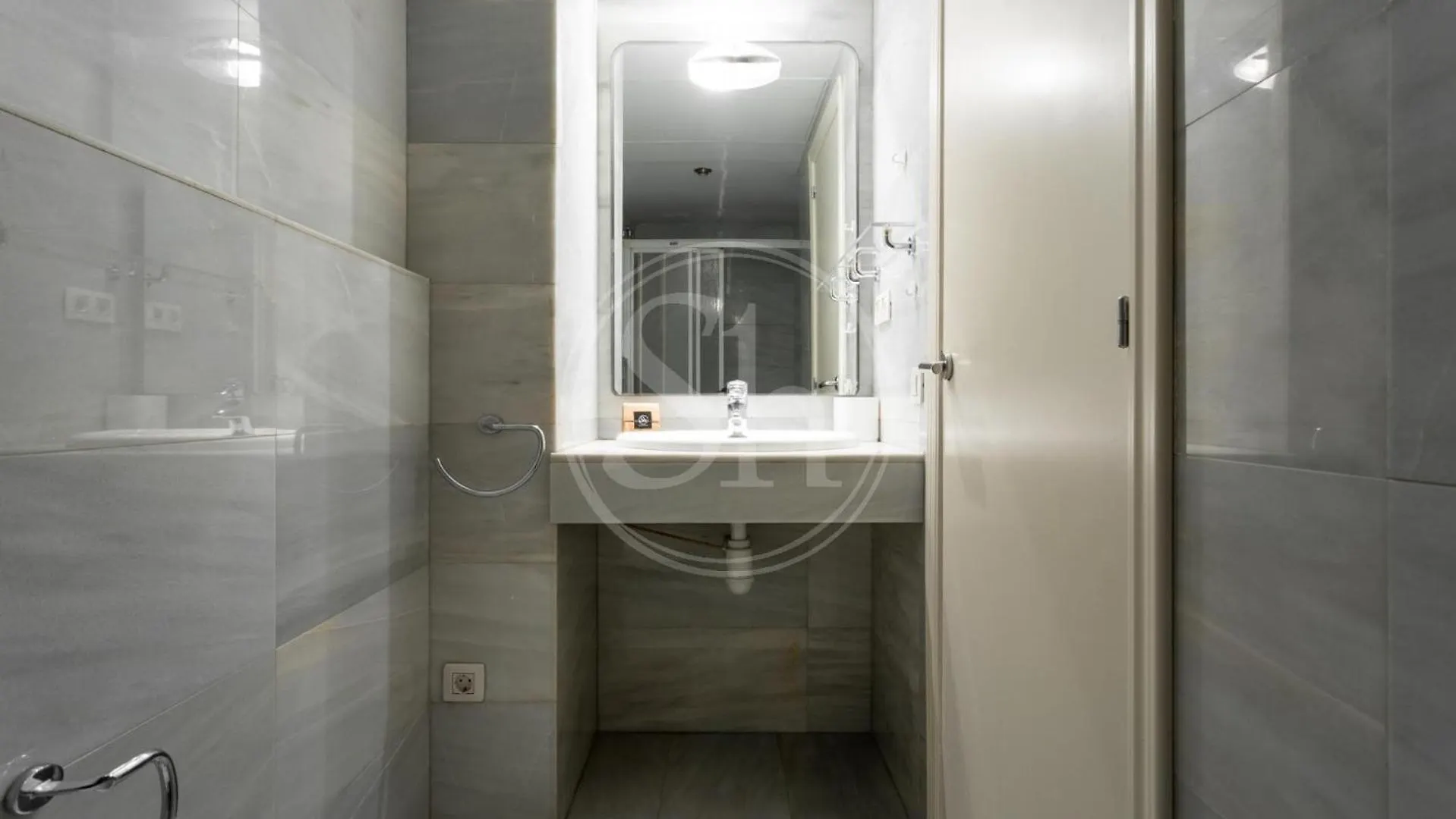 Comodo Apartamento En Rambla Cataluna Барселона