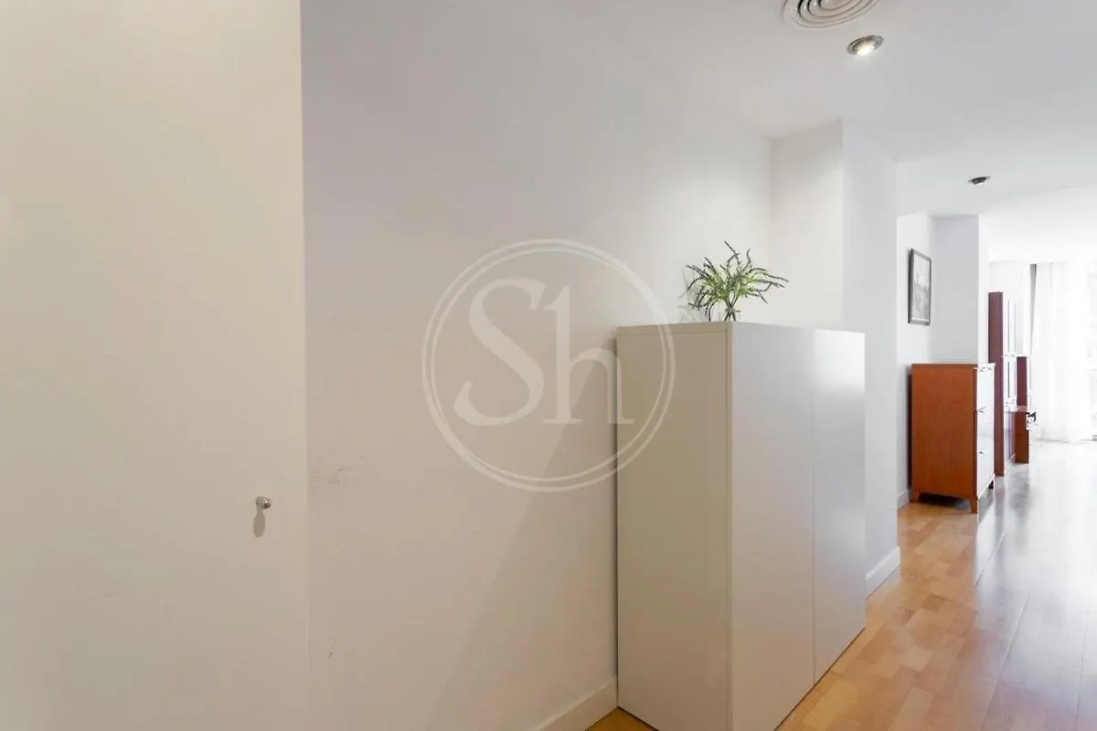 Comodo Apartamento En Rambla Cataluna Барселона Апартаменты